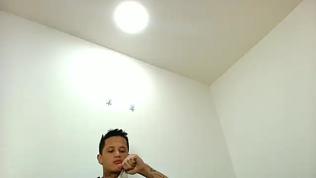 Skinny_Zethn Webbikameraesitys