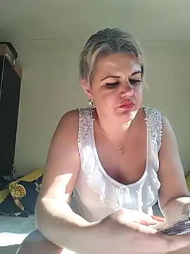 Show modela LushLoveee na web-kameri