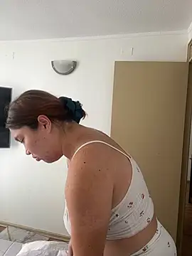 WHITEWOMEN_2 Adlı Modelin Web Kamerası Şovu