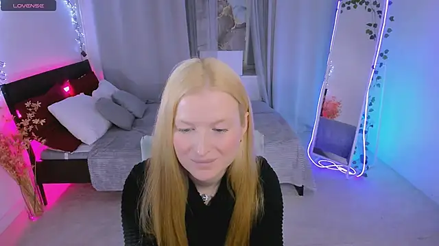 Chat +18 de Laly_Peach ao vivo