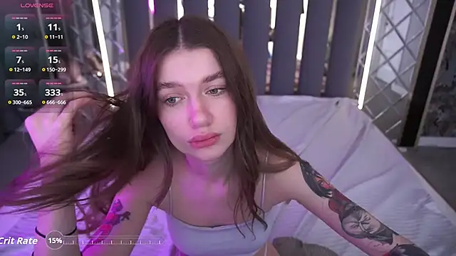 Show modela AnacondaOn na web-kameri