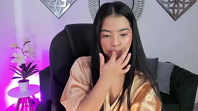 Chat XXX en directo de Layla_Breezee