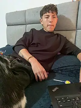 Czat XXX na żywo – NaytonFreeman