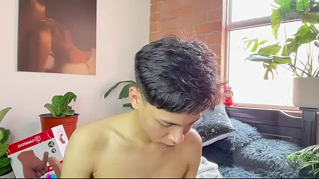 Andy_Belier23 Adlı Modelin Canlı XXX Sohbeti