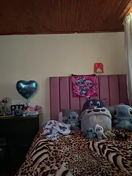 CoraVibes: вебкам-шоу