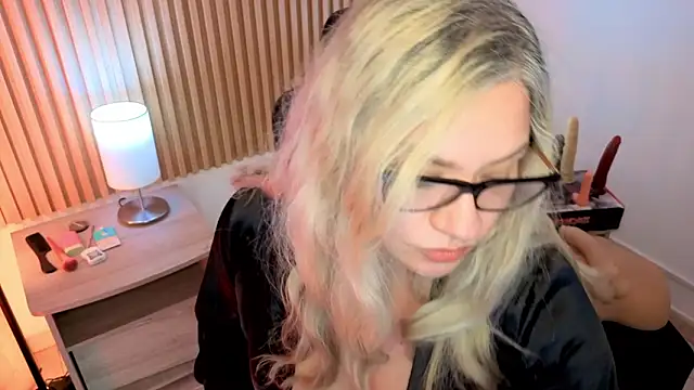 MarianL0ve webcam show