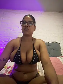 Kittybrown18 Adlı Modelin Canlı XXX Sohbeti