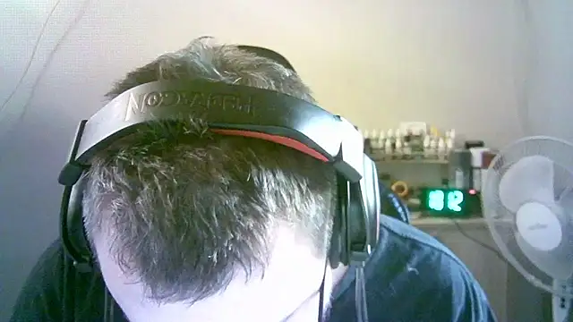 SirAbuser: διαδικτυακό σόου στην κάμερα