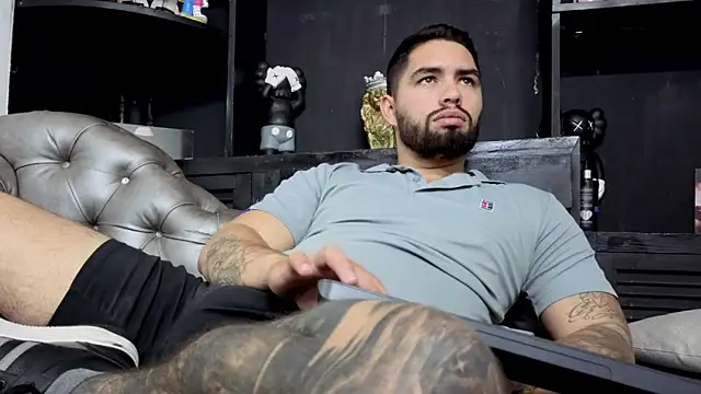 XXX chat uživo modela matteosantos