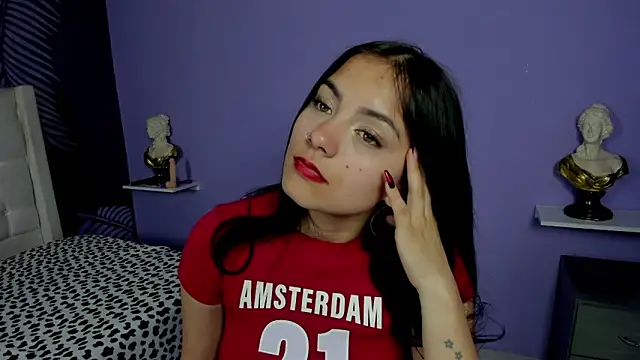 Sally_Black Adlı Modelin Canlı XXX Sohbeti