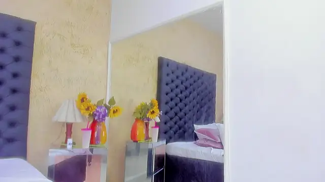 Онлайн чат XXX NahomiWhitel