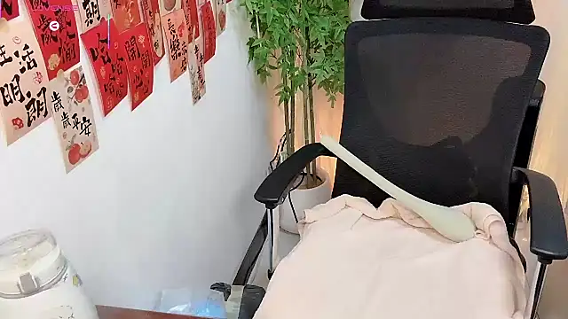 XXX chat uživo modela NEWONETO