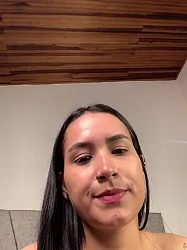 Val12777 Adlı Modelin Canlı XXX Sohbeti