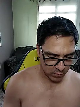 ALEXXXANDRO élő XXX-chatje