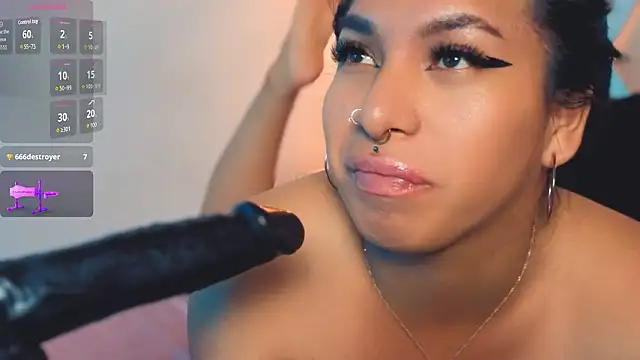 MeelFox's Live XXX Chat