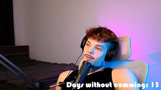 DENIS_HERE webkamerás műsora