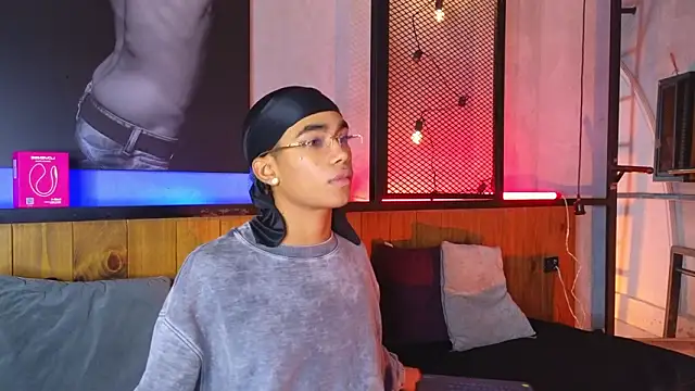 AlanCutee 即時 XXX 聊天