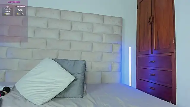 HollyGrey_: онлайн-секс-чат