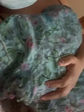 x_chaht: διαδικτυακό σόου στην κάμερα