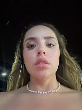 Alirawrz 网络视讯表演