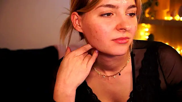 tiny_pixieee's Webcam Show