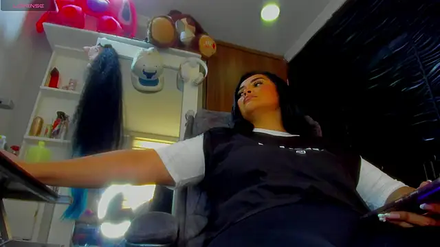 Pocahontas_d live XXX chat