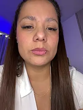 Pretty__Milf's Webcam Show