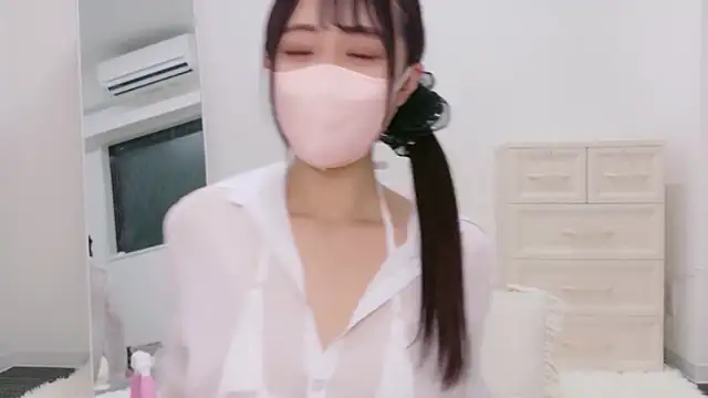 rinochan_v's Webcam Show