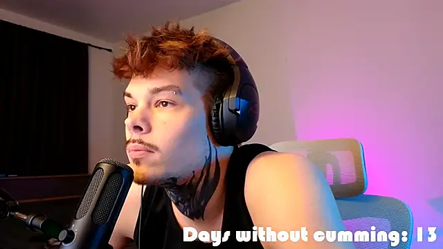 DENIS_HERE Pertunjukan Webcam