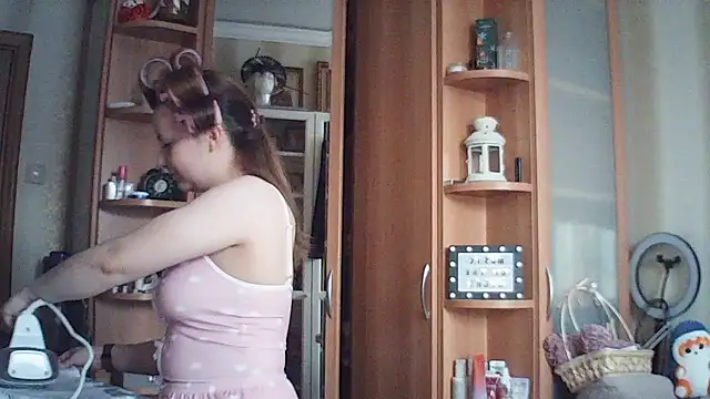 MoodieMiraのライブXXXチャット