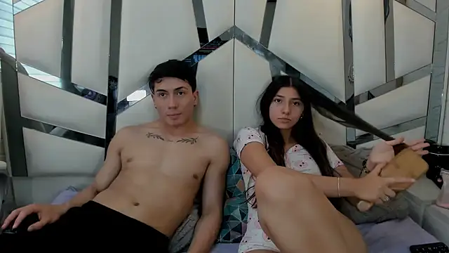 ScarlettAndLucas' Live XXX Chat