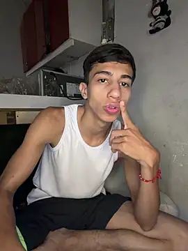 lucian_davii: διαδικτυακό σόου στην κάμερα