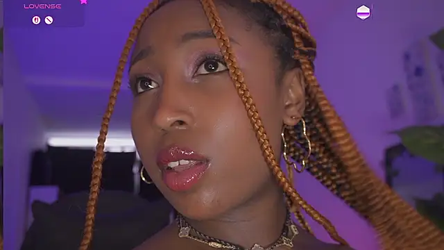 Show modela EmmaSanzz_ na web-kameri