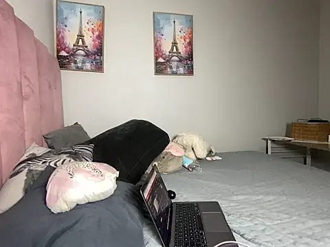 MissLola27's Webcam Show