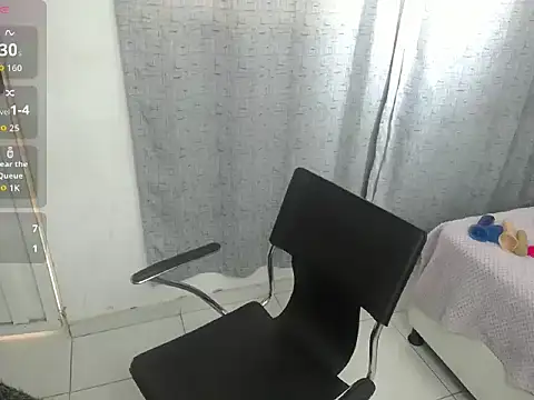 miss_charlott_18 Adlı Modelin Canlı XXX Sohbeti