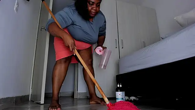 Skarleth69 Show in webcam