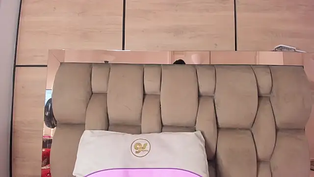 karol_lewiss 现场XXX聊天