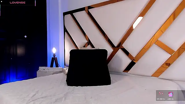 Aron_cruz Adlı Modelin Canlı XXX Sohbeti