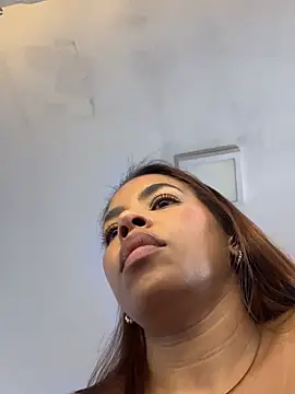 _AryCoral555 Show in webcam