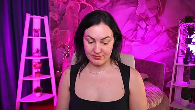 VelvetLuck Adlı Modelin Canlı XXX Sohbeti