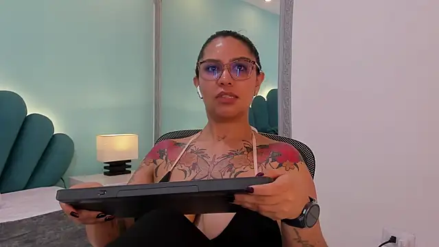 Онлайн чат XXX sharlott18