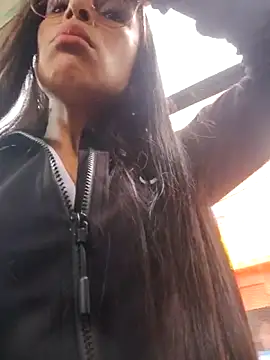 Astrid-- Pertunjukan Webcam