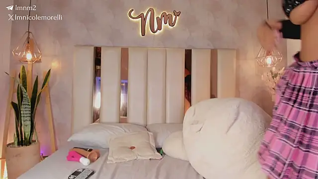 Nicolemorelli2's Live XXX Chat