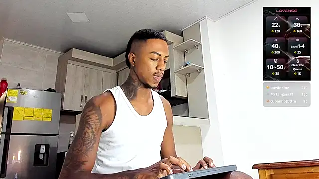 YeremiBrowm Adlı Modelin Canlı XXX Sohbeti