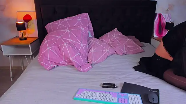 FillDammon: διαδικτυακό σόου στην κάμερα