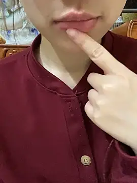 Uyennii02のライブXXXチャット