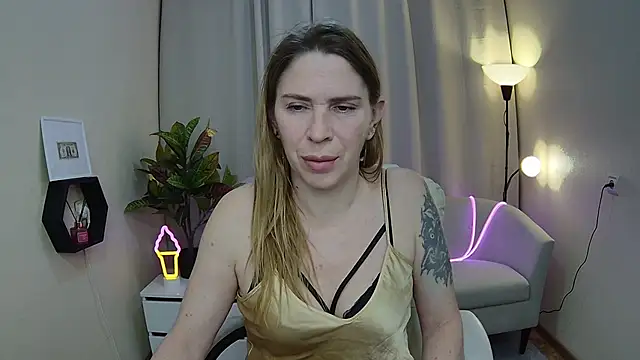 Chat XXX en directo de TessaDaybreak