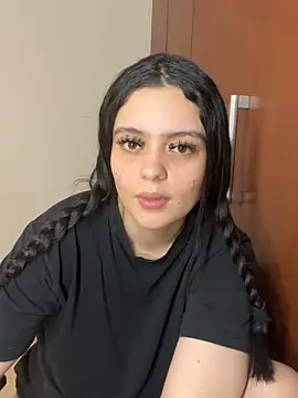 Selena_Roa Adlı Modelin Canlı XXX Sohbeti