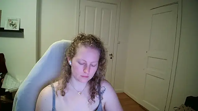 Girlnina-1995's Live XXX Chat