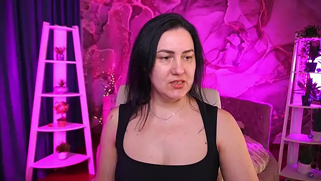 VelvetLuck Adlı Modelin Canlı XXX Sohbeti